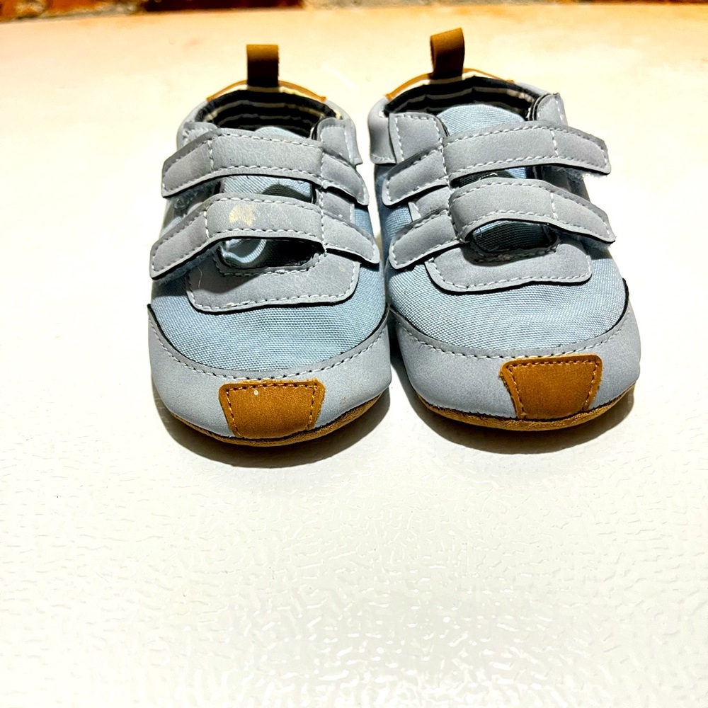 Light blue Carter’s infant 9-12m soft sole shoes